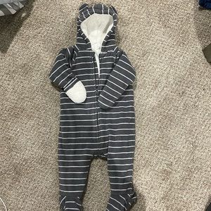 Old Navy 6-12 months, warm winter jumpsuit, gray with white stripes